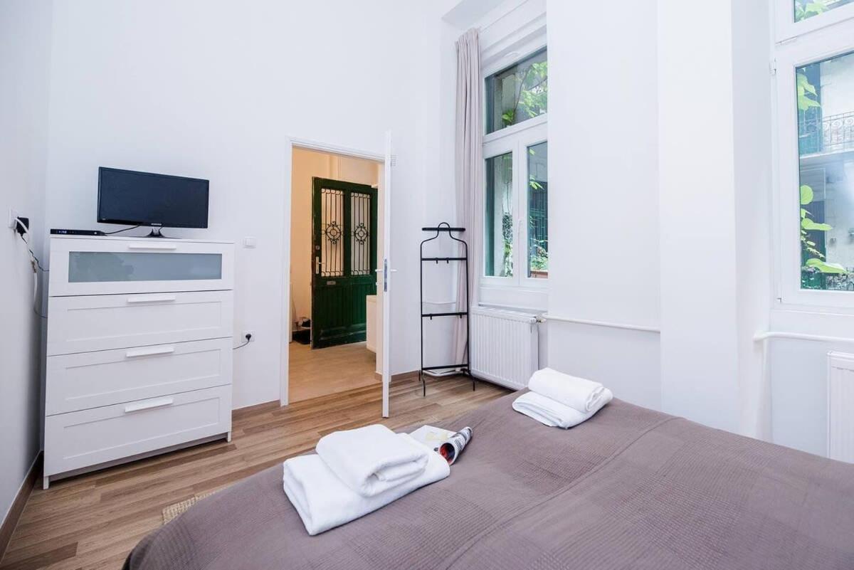 Brand New Central Ac Apartment Budapest Exterior photo
